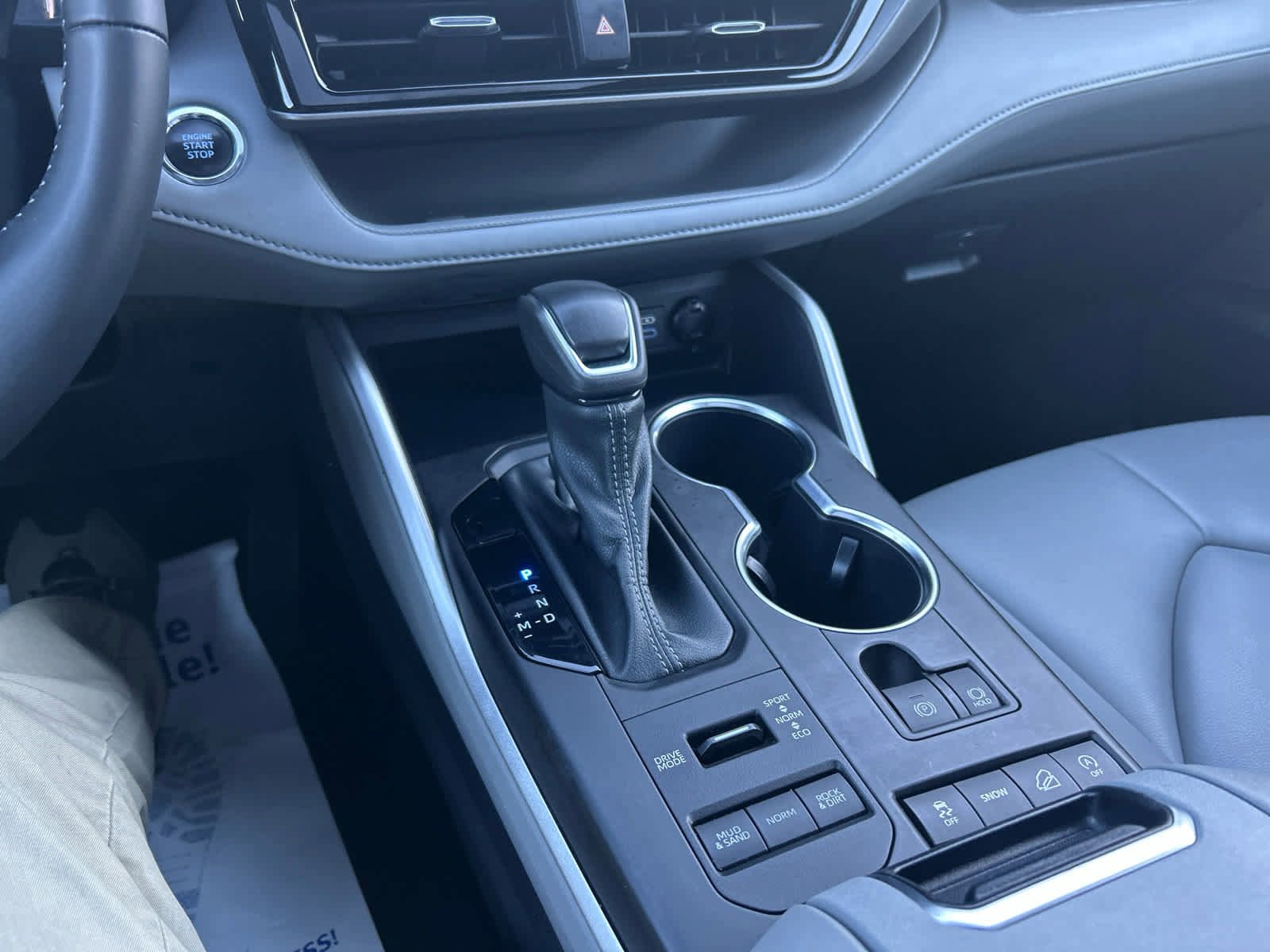 Used 2022 Toyota Highlander XLE image 32