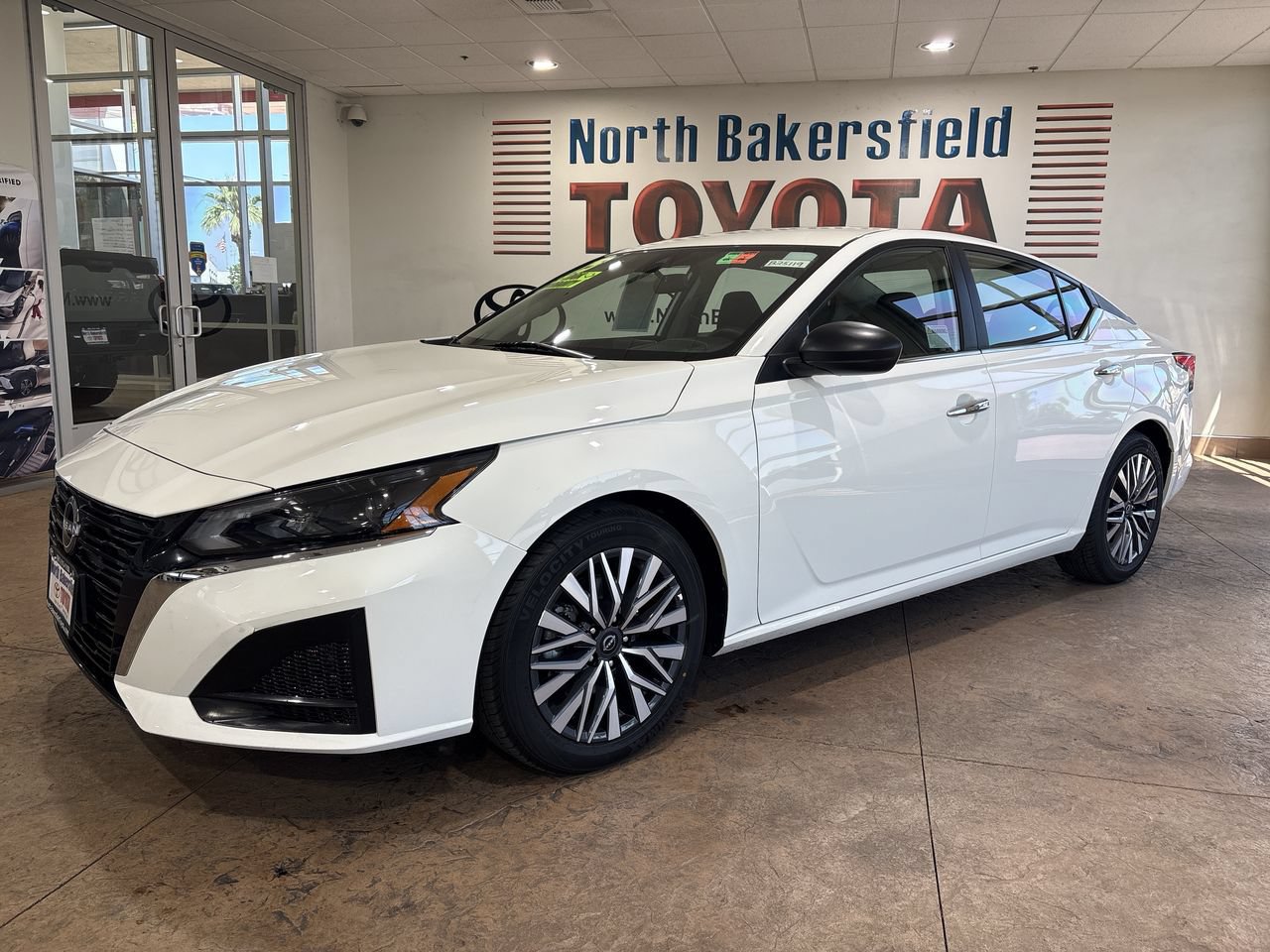 Used 2025 Nissan Altima 2.5 SV FWD image 1