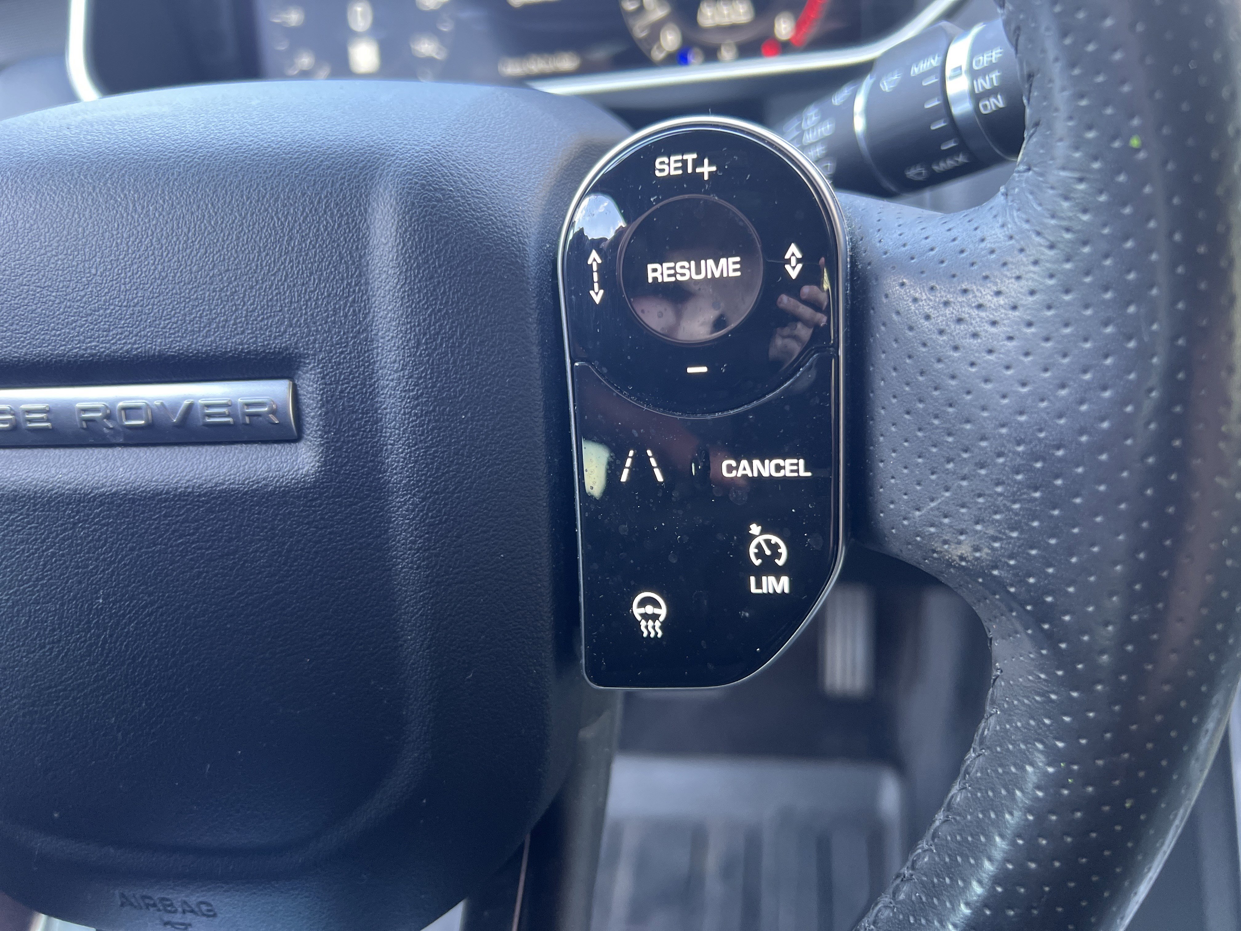 Used 2020 Land Rover Range Rover Sport HSE image 13