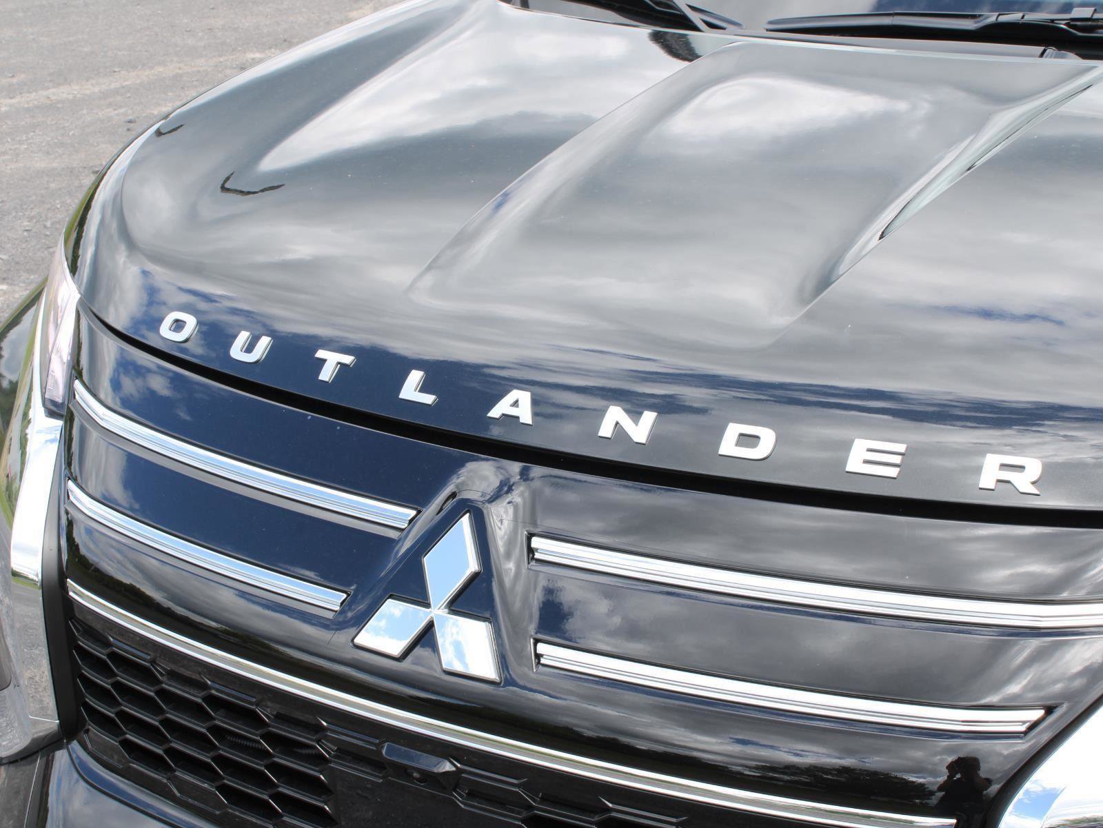 New 2025 Mitsubishi Outlander Platinum Edition image 3