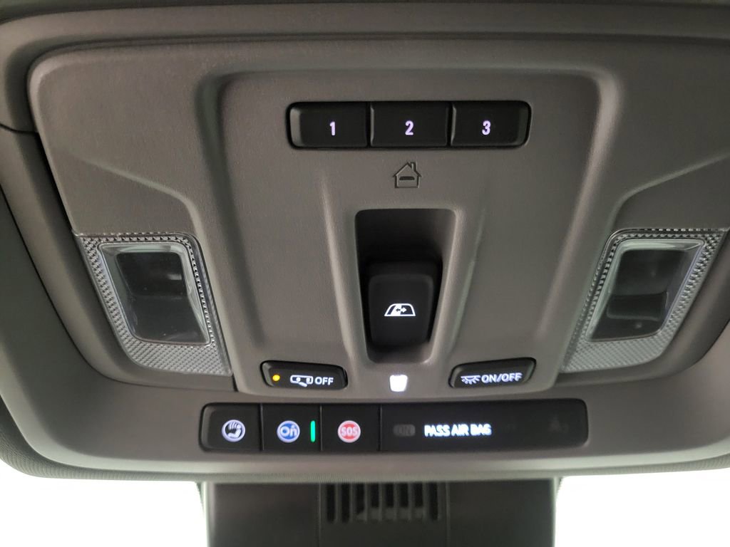 Used 2025 Chevrolet Silverado 1500 LTZ image 18