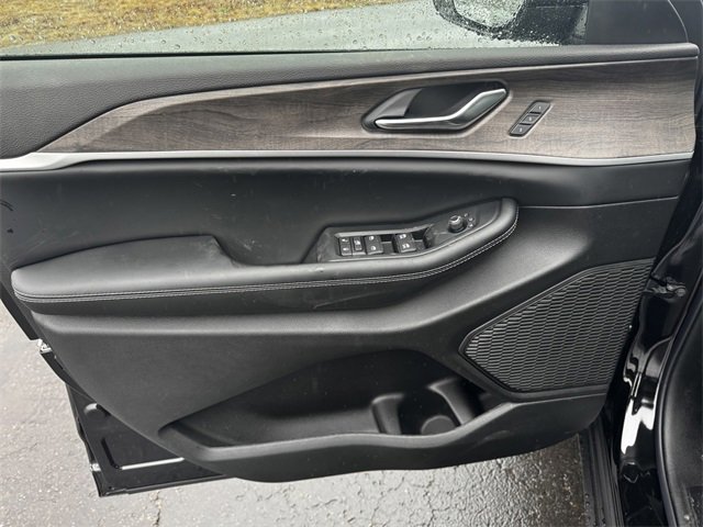 New 2025 Jeep Grand Cherokee L Limited w/ Luxury Tech Group II image 23