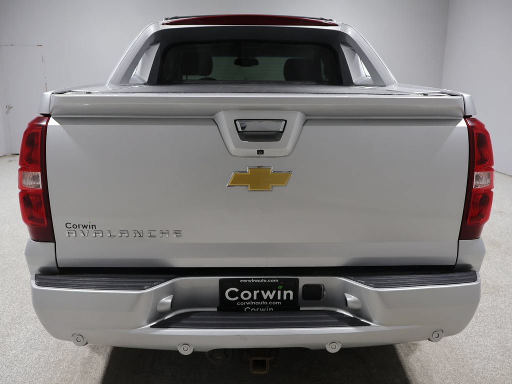 Used 2013 Chevrolet Avalanche LTZ AWD/4WD image 3