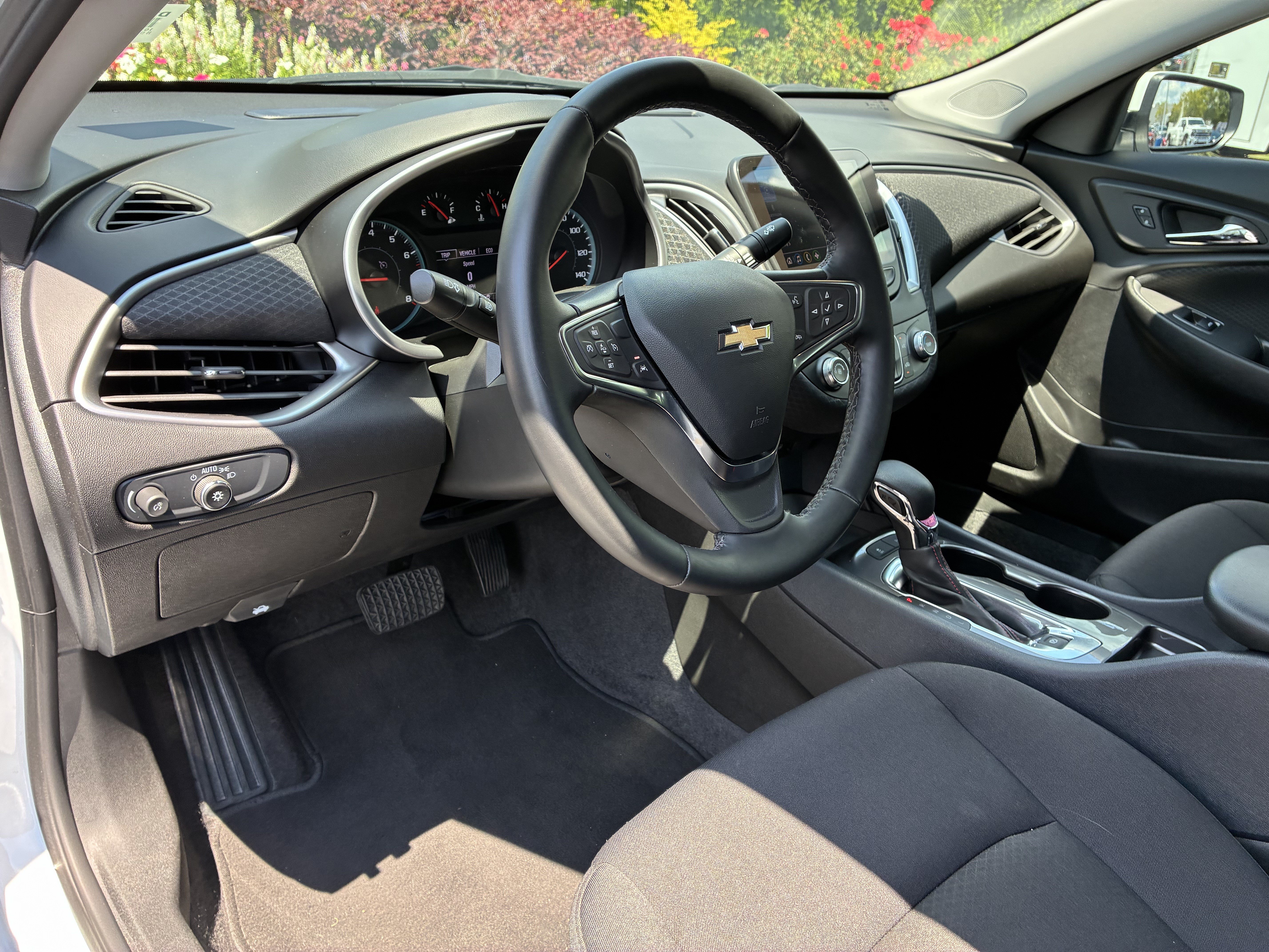 Used 2025 Chevrolet Malibu RS FWD image 21