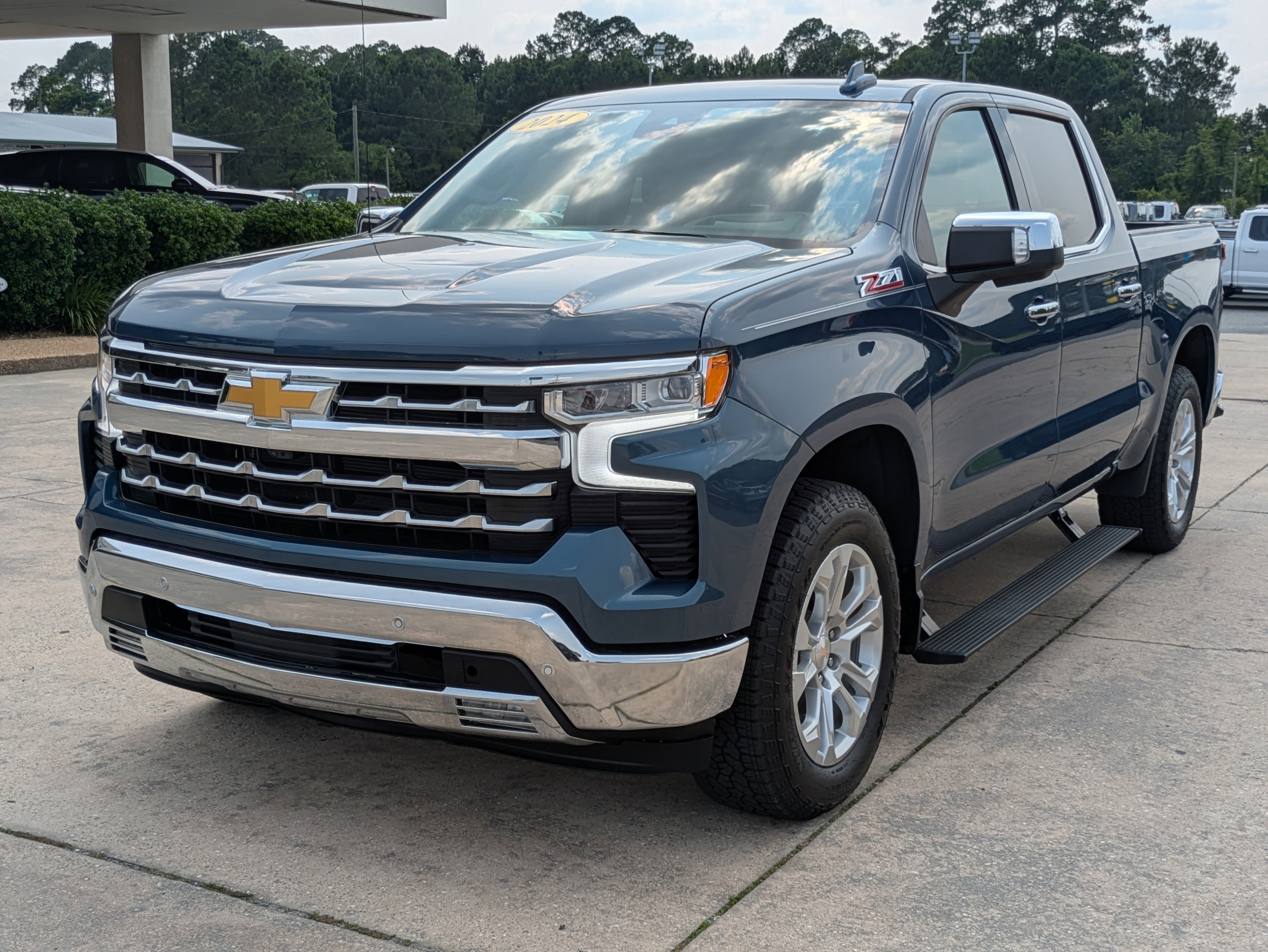 Used 2024 Chevrolet Silverado 1500 LTZ w/ Technology Package image 2