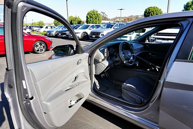 Used 2025 Hyundai Elantra Sport FWD image 34