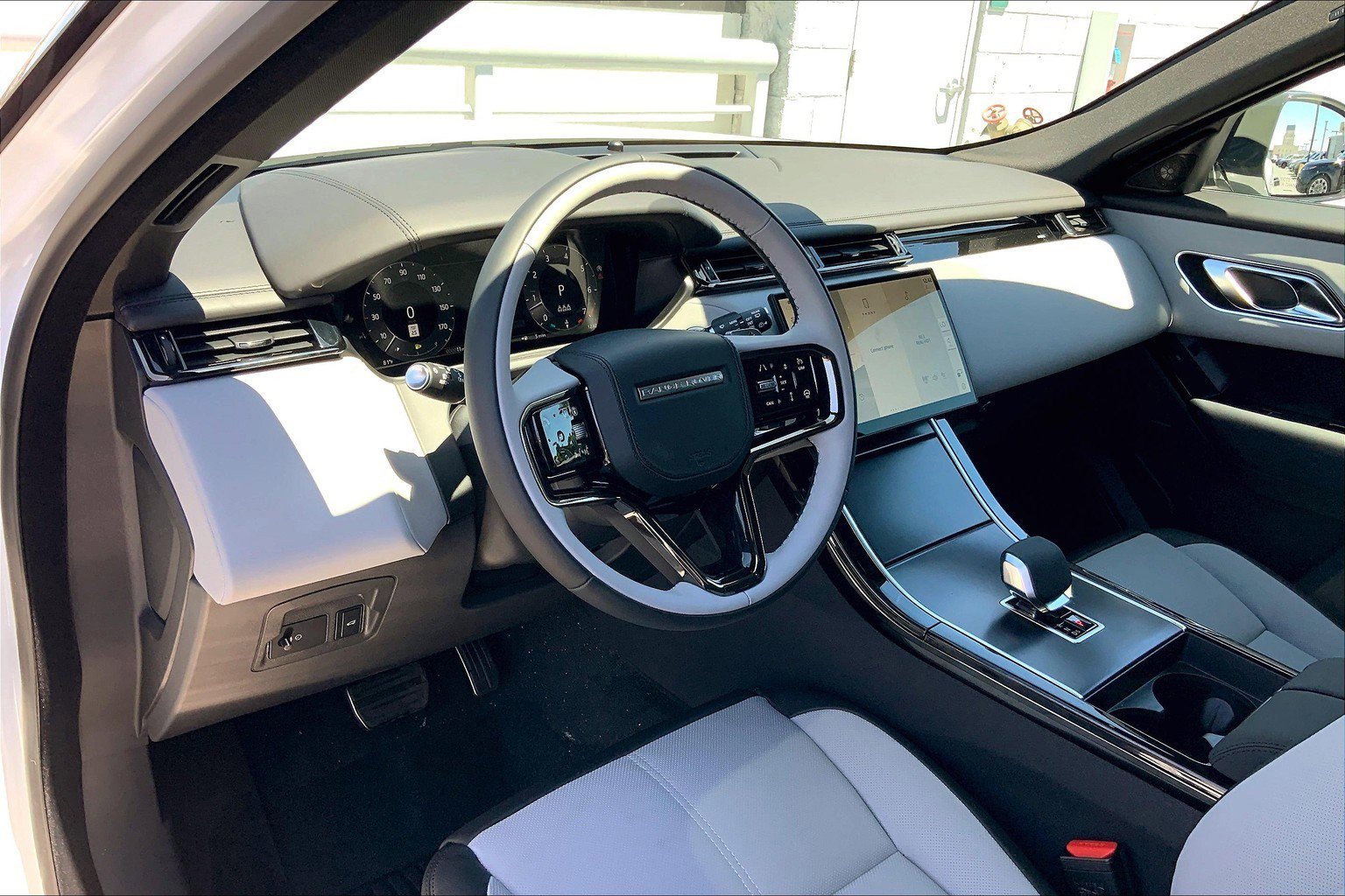 New 2026 Land Rover Range Rover Velar Dynamic SE image 5
