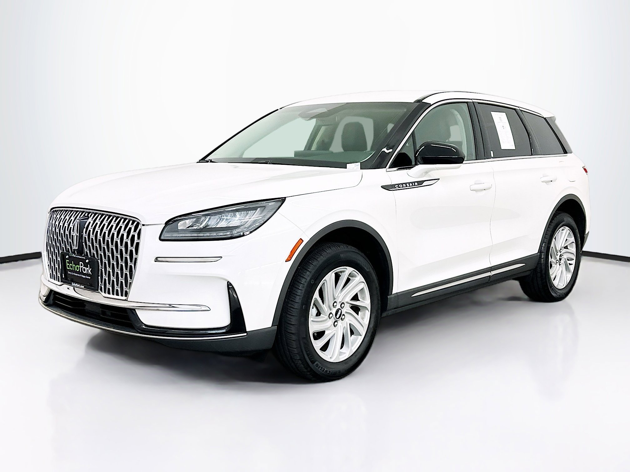 Used 2023 Lincoln Corsair AWD image 3