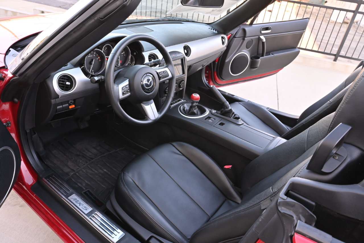 Used 2006 MAZDA MX-5 Miata 3rd Generation Limited RWD image 12