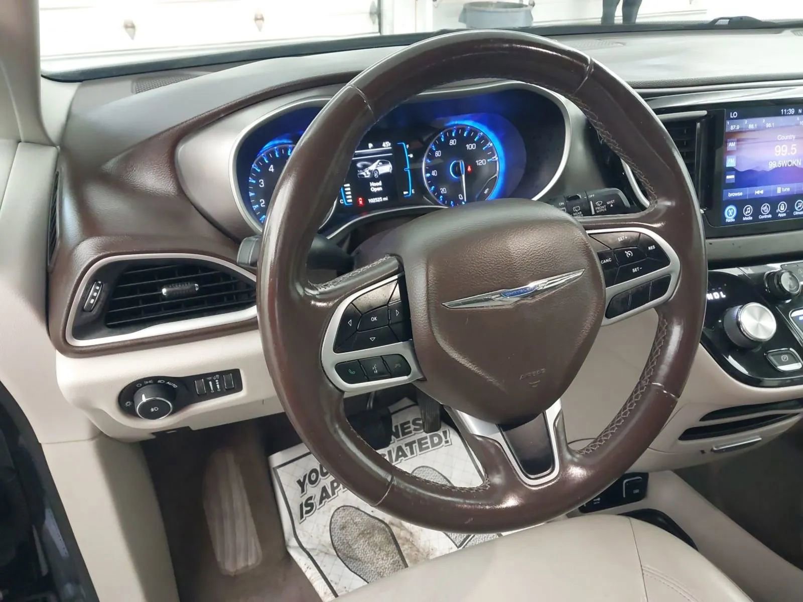 Used 2017 Chrysler Pacifica Touring-L image 16