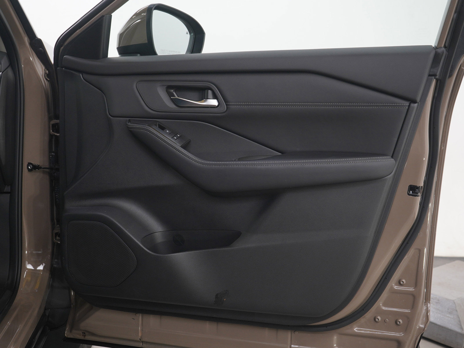 Used 2024 Nissan Rogue SV w/ SV Premium Package image 11