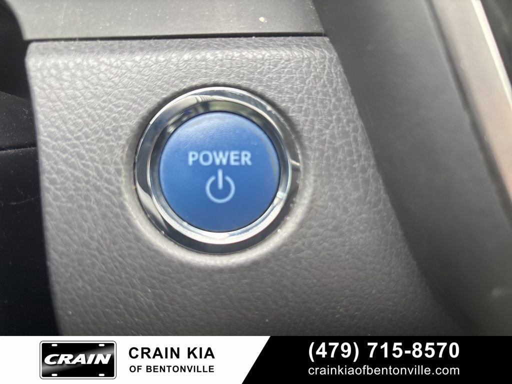 Used 2020 Toyota Camry XLE FWD image 32