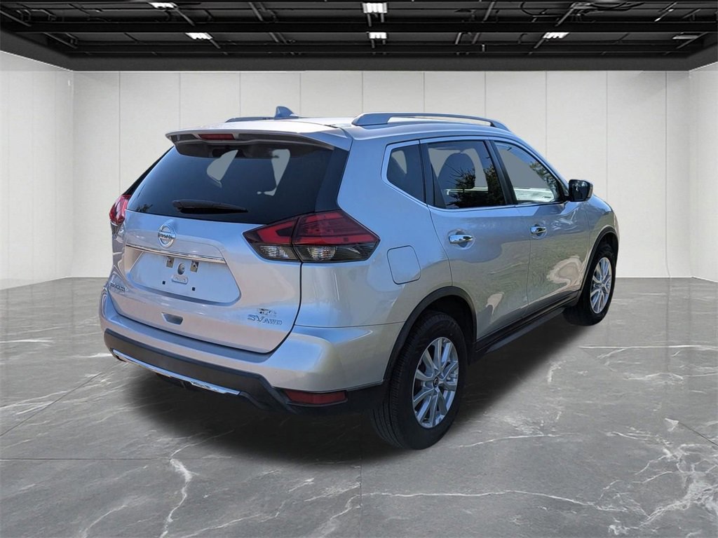 Used 2017 Nissan Rogue SV image 5