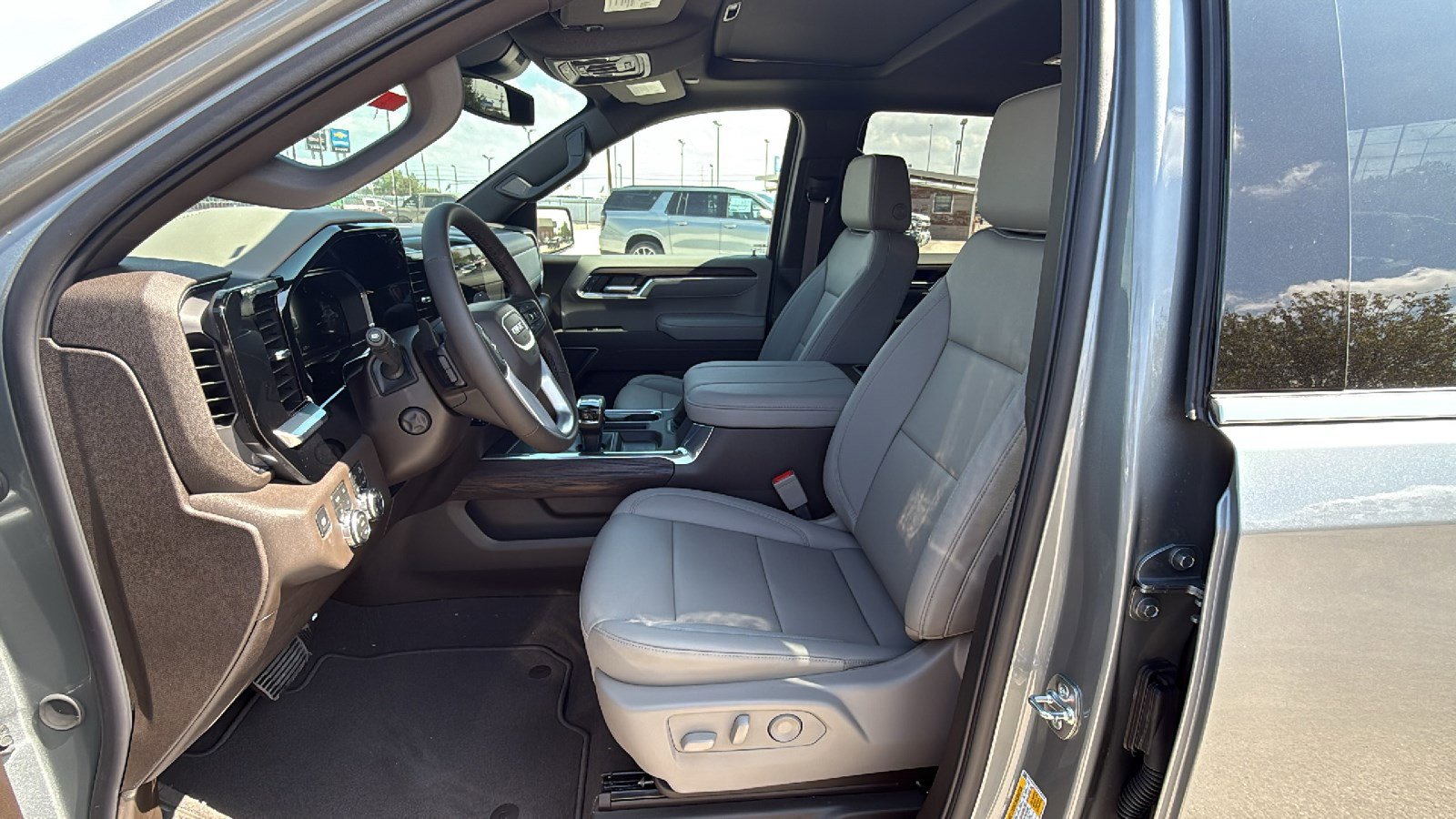 New 2026 GMC Sierra 1500 SLT w/ SLT Premium Plus Package image 11