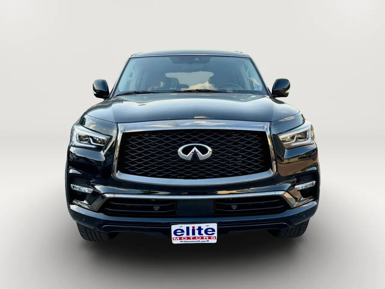 Used 2024 INFINITI QX80 Premium Select w/ Cargo Package AWD/4WD image 2