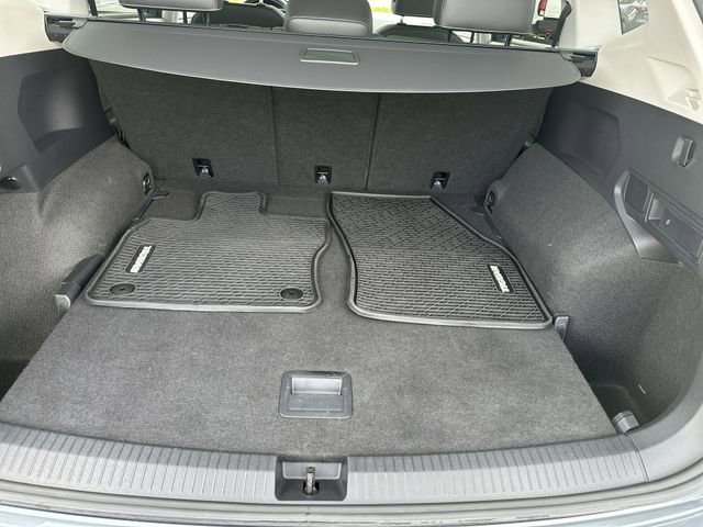 Used 2024 Volkswagen Tiguan SE AWD/4WD image 22