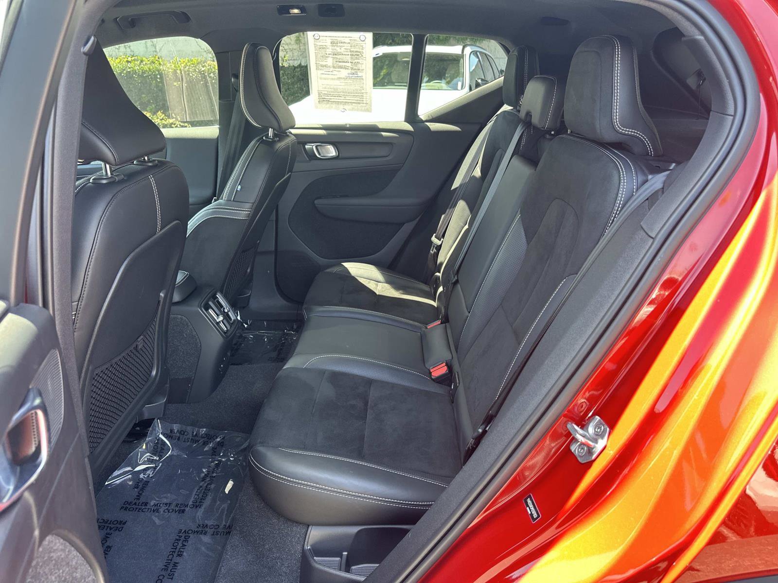 Certified 2021 Volvo XC40 P8 Recharge w/ Advanced Package image 21