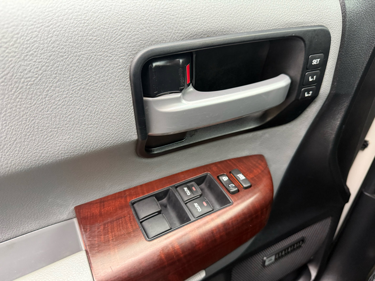 Used 2012 Toyota Sequoia Platinum image 44