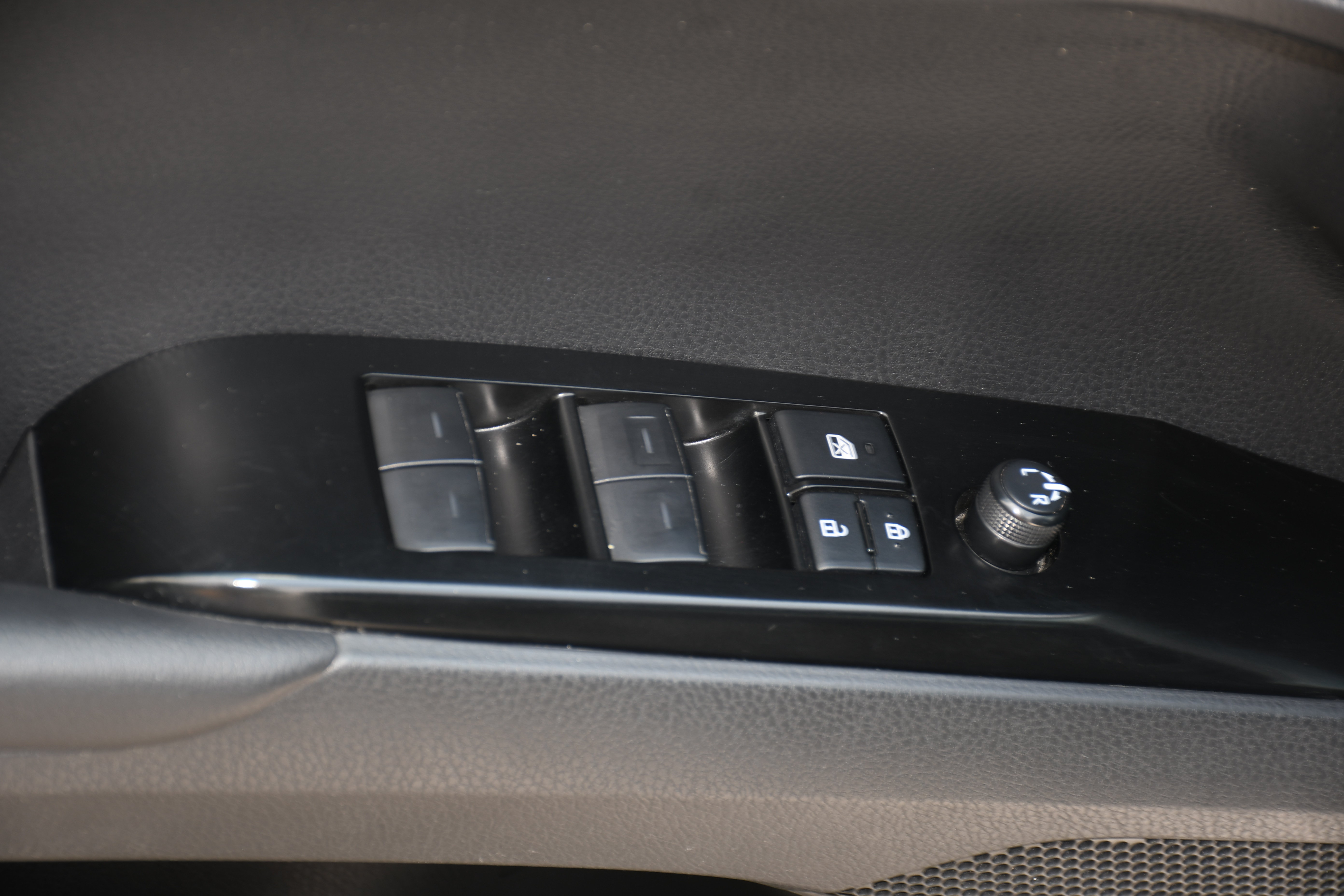 Used 2025 Toyota Camry SE FWD image 10