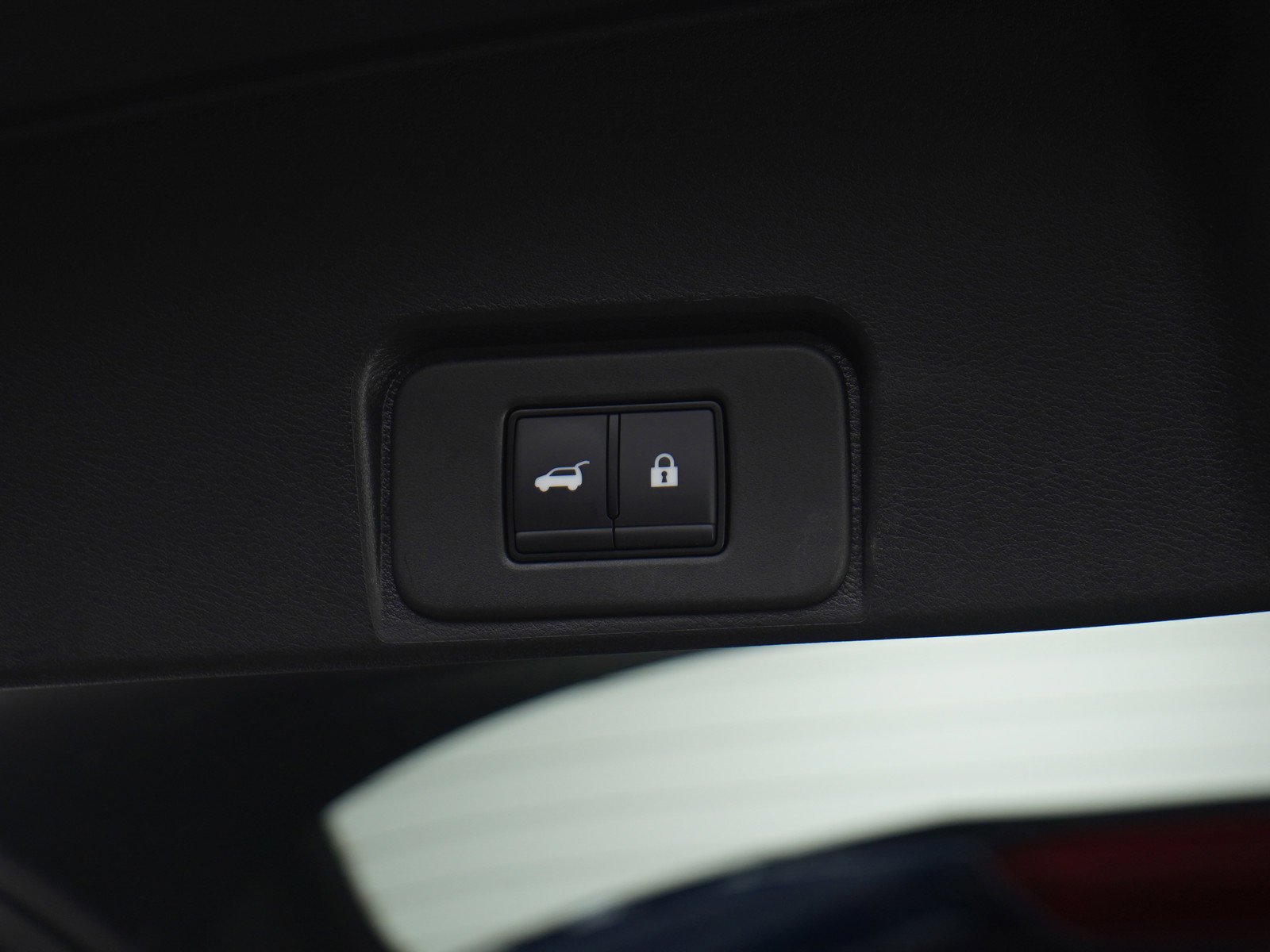 Used 2025 Nissan Rogue SV image 11