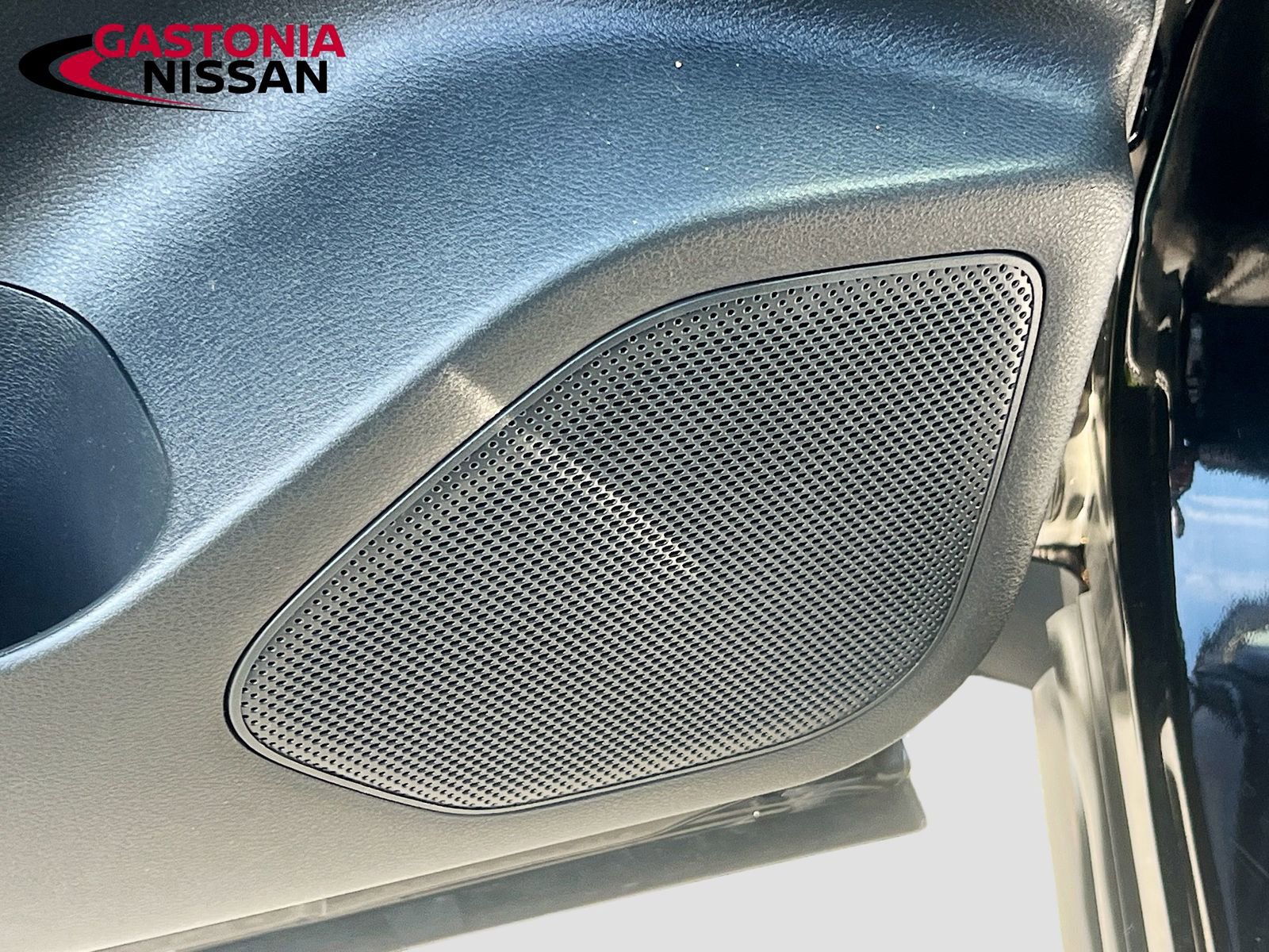 Used 2023 Nissan Rogue SV image 23