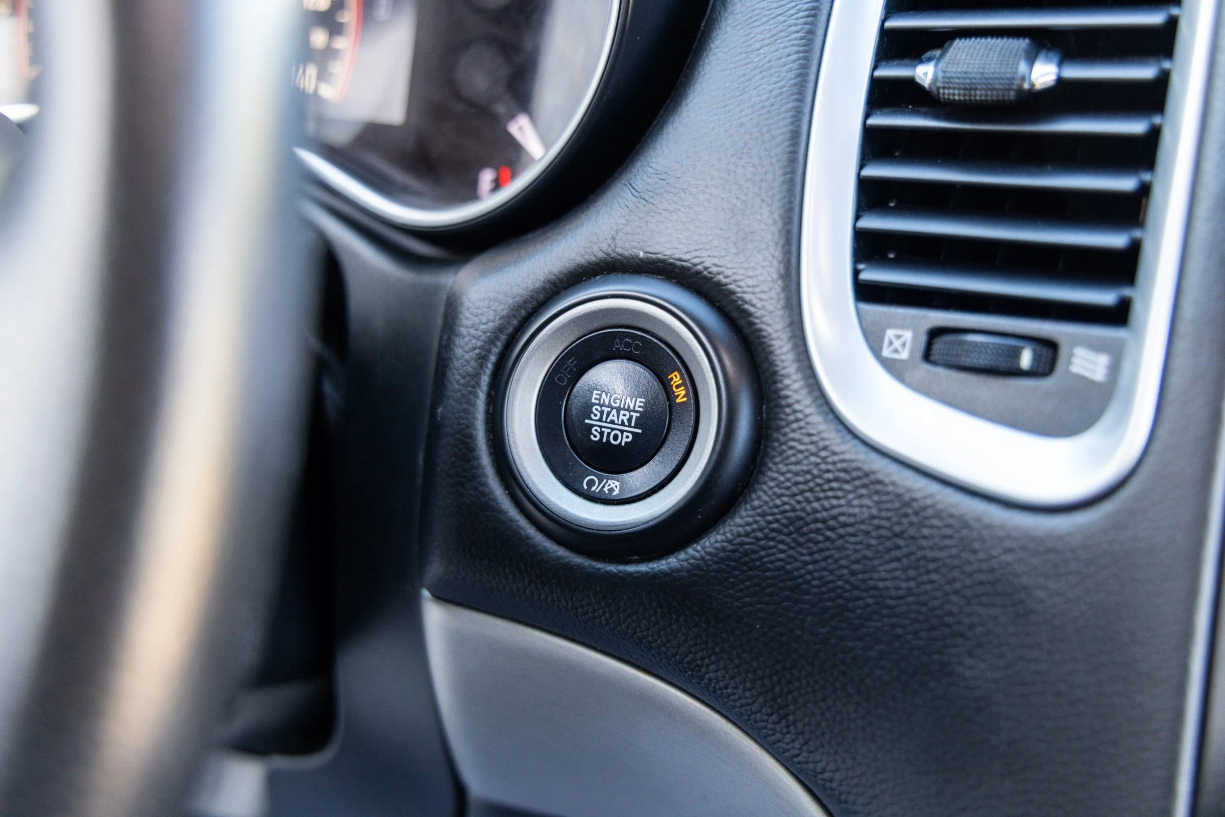 Used 2020 Dodge Durango SXT w/ 3rd Row Seating Group image 29