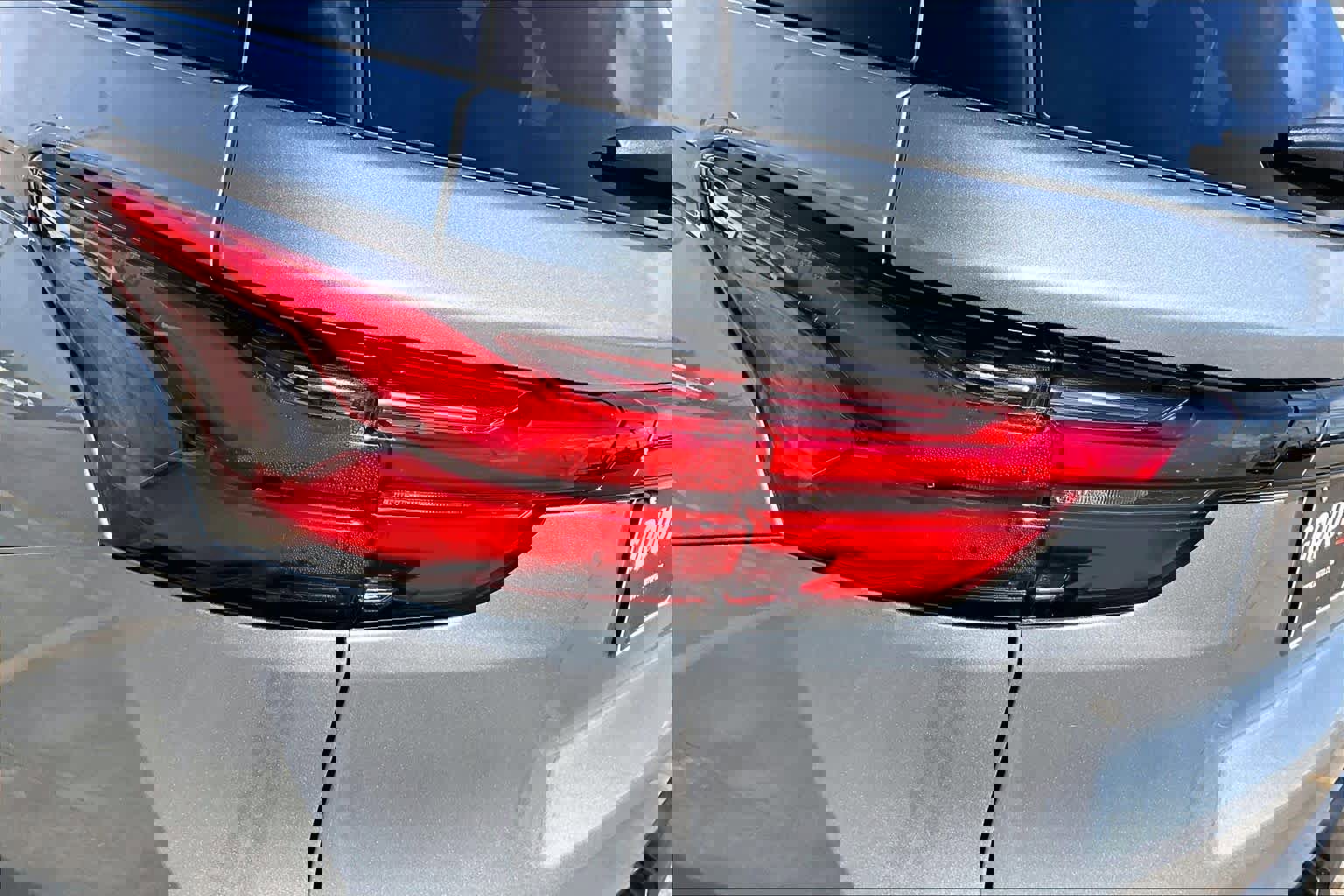 Used 2023 Chevrolet Traverse Premier w/ Redline Edition image 28