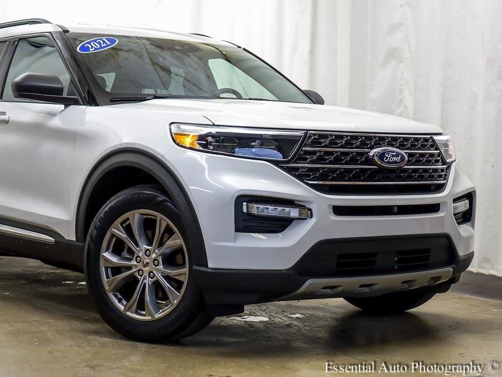 Certified 2021 Ford Explorer XLT w/ Equipment Group 202A image 3