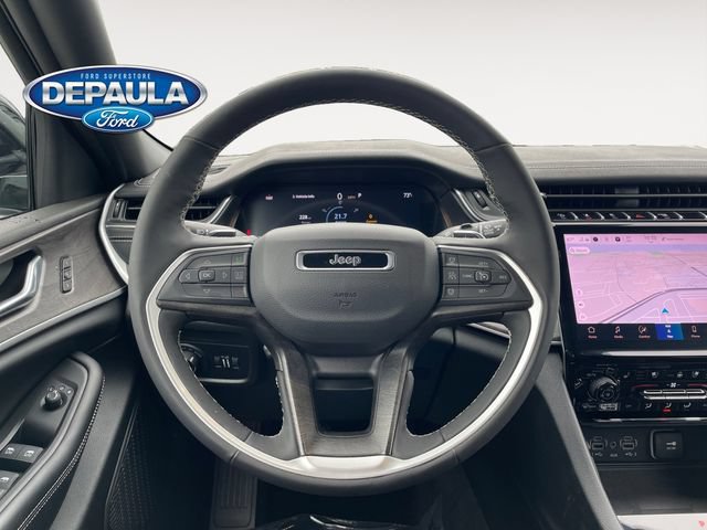 Used 2025 Jeep Grand Cherokee Limited w/ Luxury Tech Group II AWD/4WD image 15