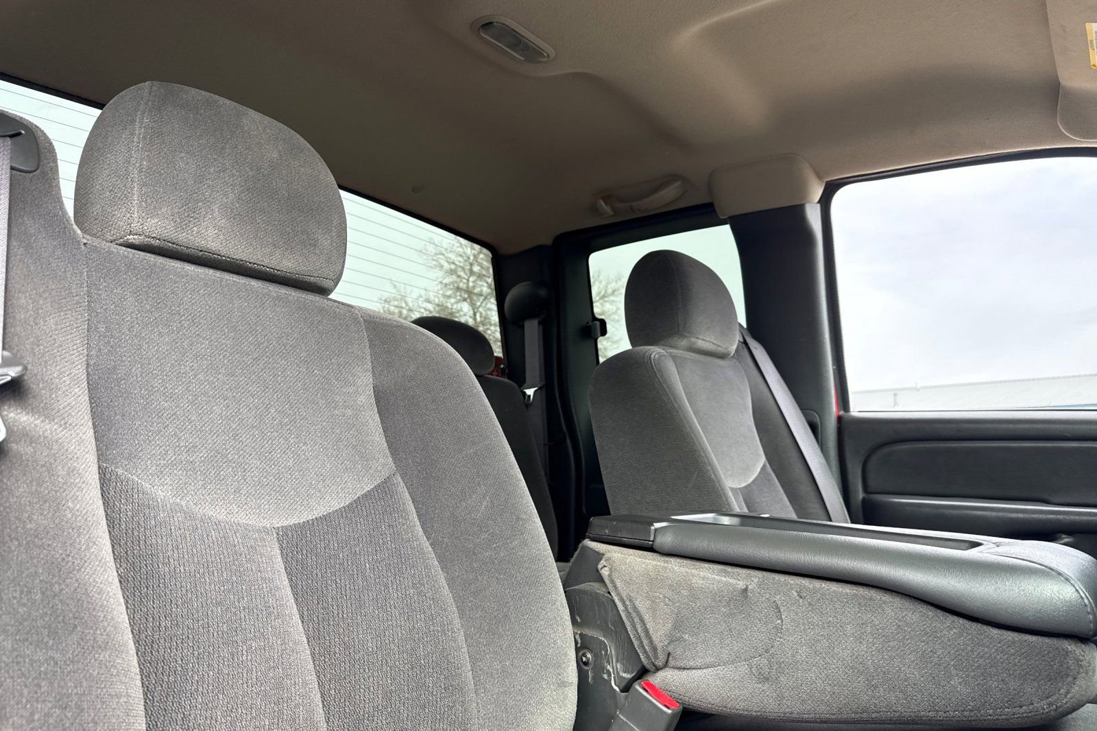 Used 2006 GMC Sierra 2500 SLE w/ Skid Plate Package image 13