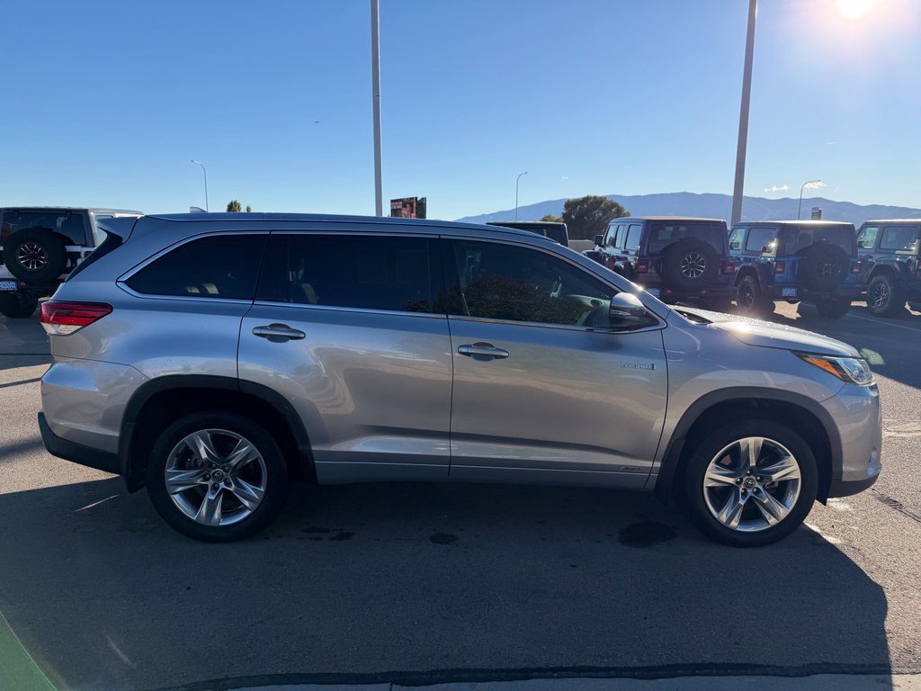 Used 2019 Toyota Highlander Limited AWD/4WD image 2