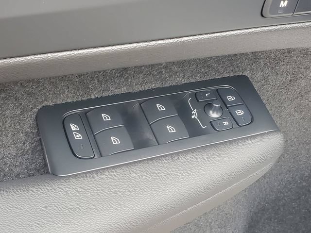 Certified 2026 Volvo XC40 B5 Ultra w/ Climate Package AWD/4WD image 12
