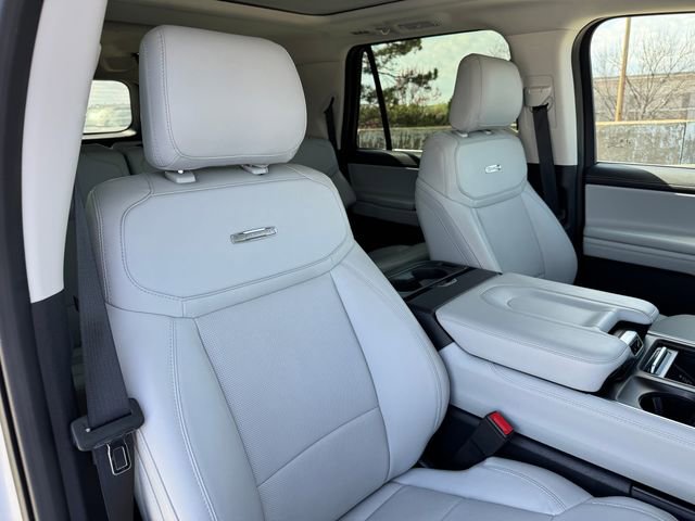 Used 2025 Ford Expedition Max Platinum image 18