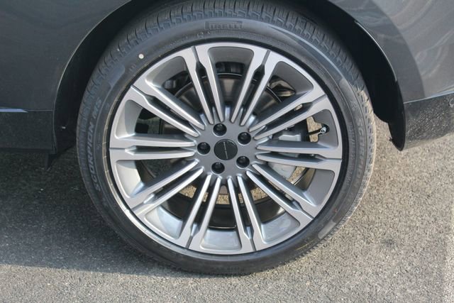 New 2026 Land Rover Range Rover Long Wheelbase SE image 9