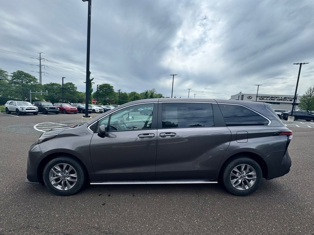 Used 2022 Toyota Sienna LE FWD image 8