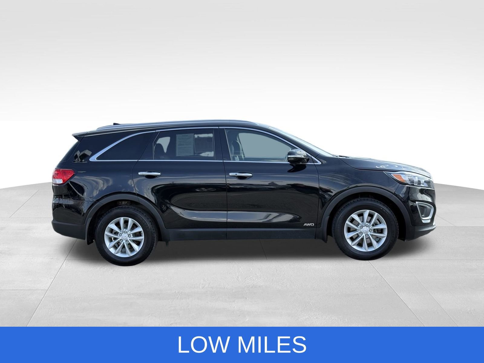 Used 2017 Kia Sorento LX w/ LX Convenience Package image 11
