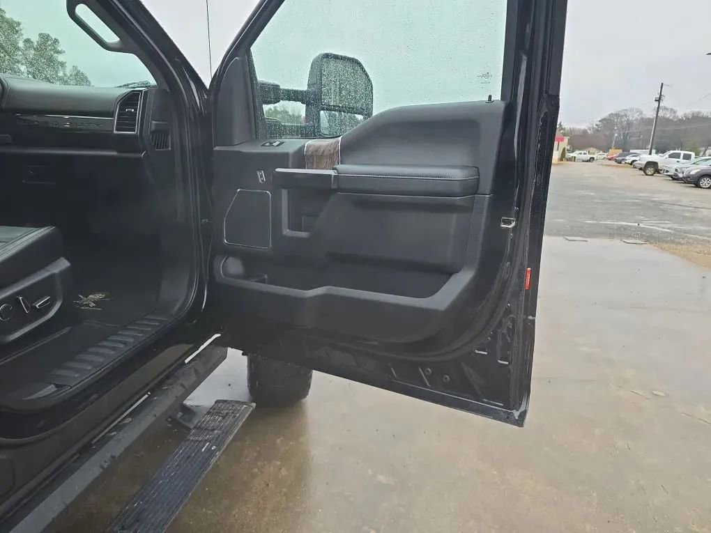 Used 2019 Ford F250 Lariat w/ Lariat Ultimate Package AWD/4WD image 52