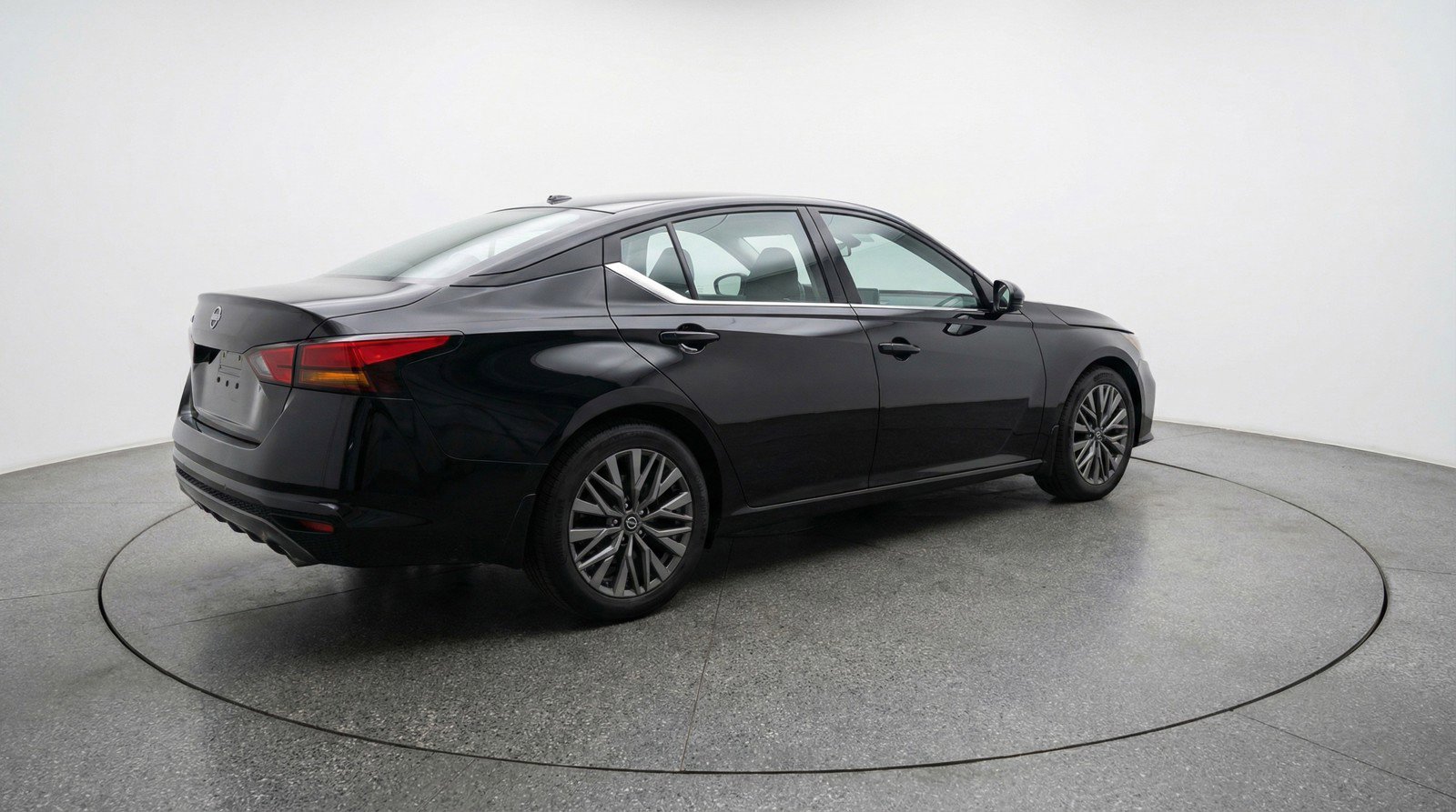 Used 2025 Nissan Altima 2.5 SV FWD image 9