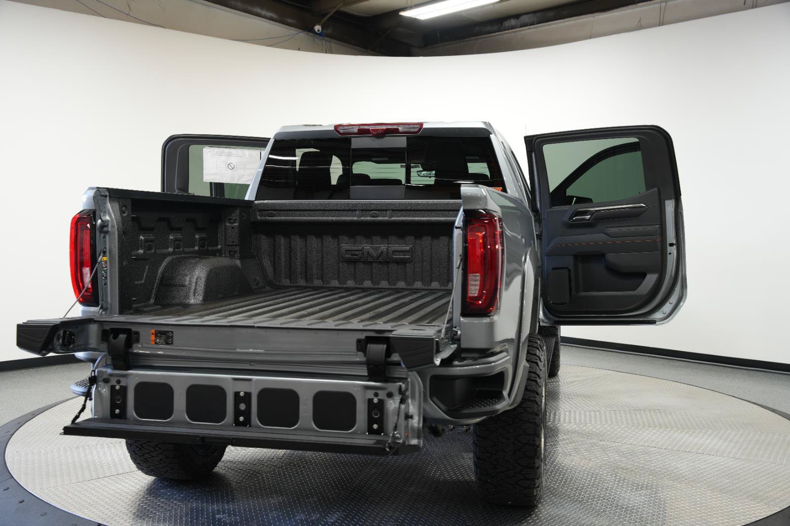 New 2026 GMC Sierra 1500 AT4 w/ AT4 Premium Package AWD/4WD image 14