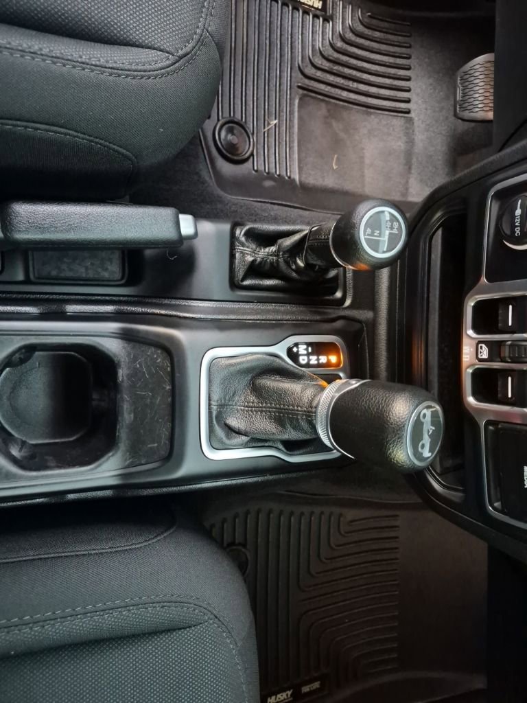 Used 2018 Jeep Wrangler Unlimited Sport S image 35