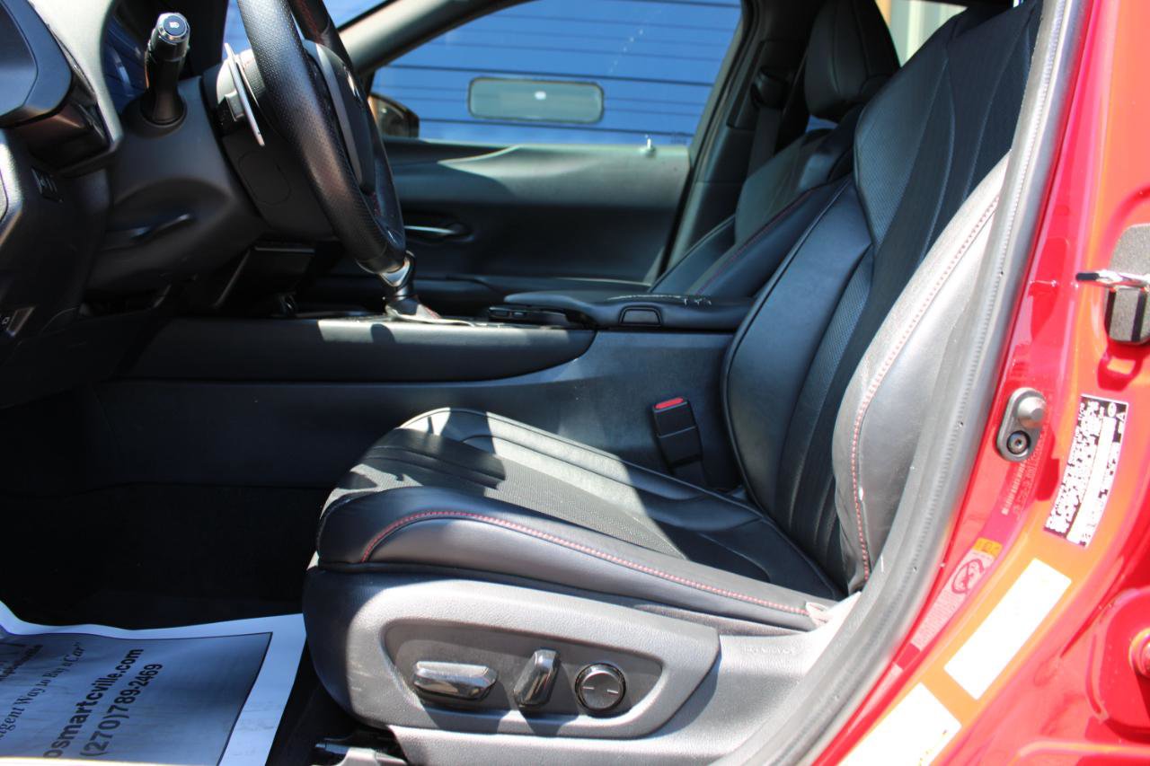Used 2019 Lexus UX 200 F Sport w/ F Sport Premium Package FWD image 17