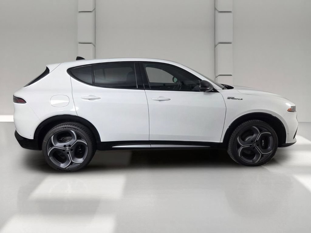 New 2026 Alfa Romeo Tonale w/ Active Assist Package AWD/4WD image 4