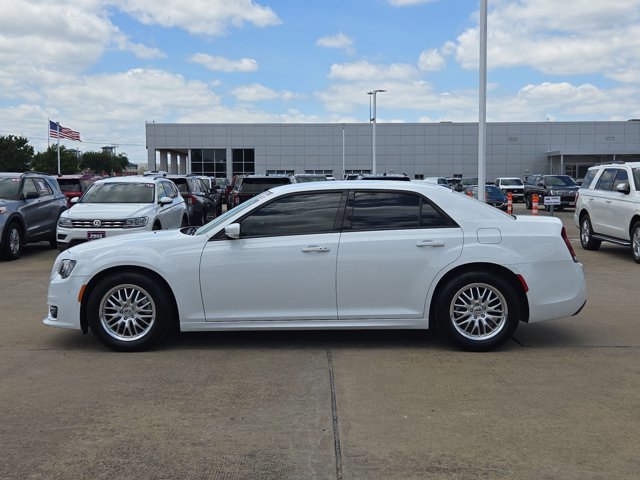 Used 2022 Chrysler 300 Touring L RWD image 9
