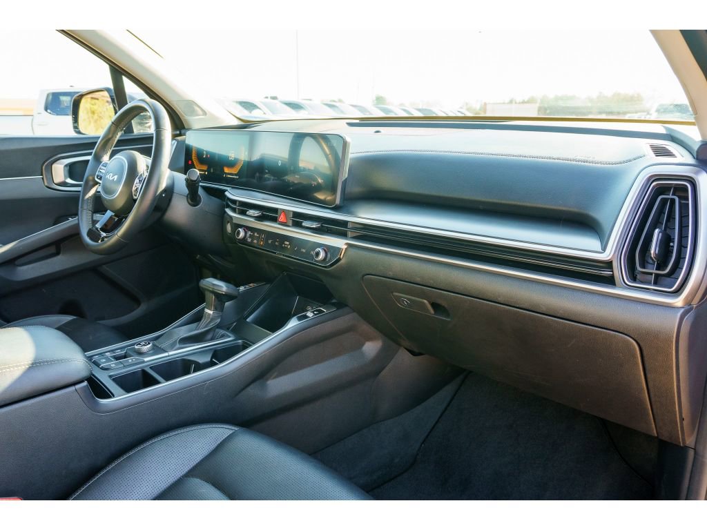 Used 2024 Kia Sorento S image 18