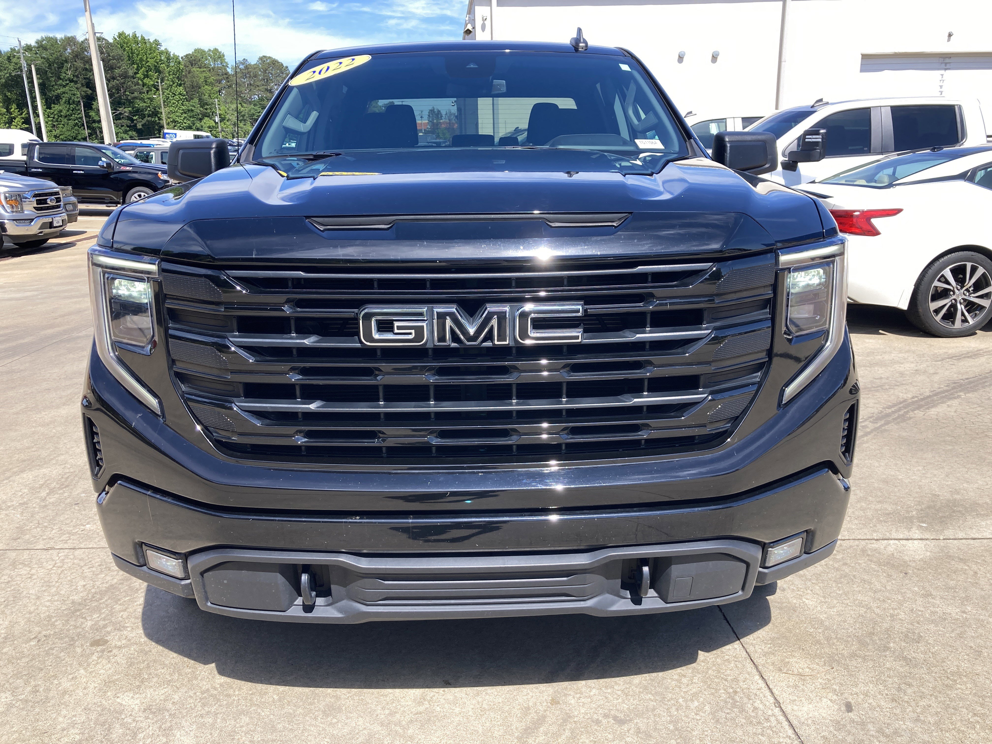 Certified 2022 GMC Sierra 1500 Elevation RWD image 2