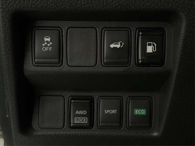 Used 2018 Nissan Rogue SV AWD/4WD image 26