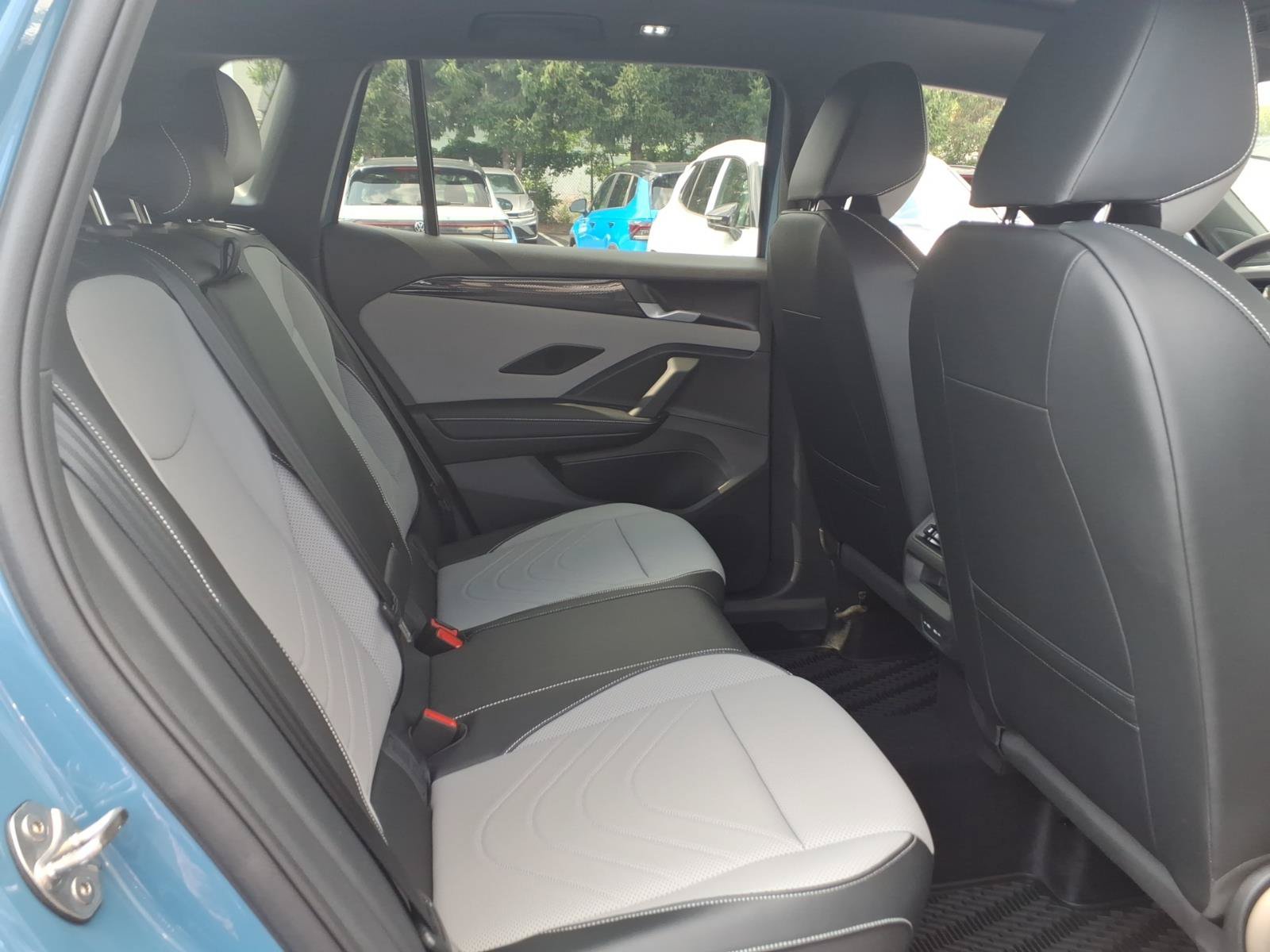 New 2026 Volkswagen Tiguan SE R-Line FWD image 8