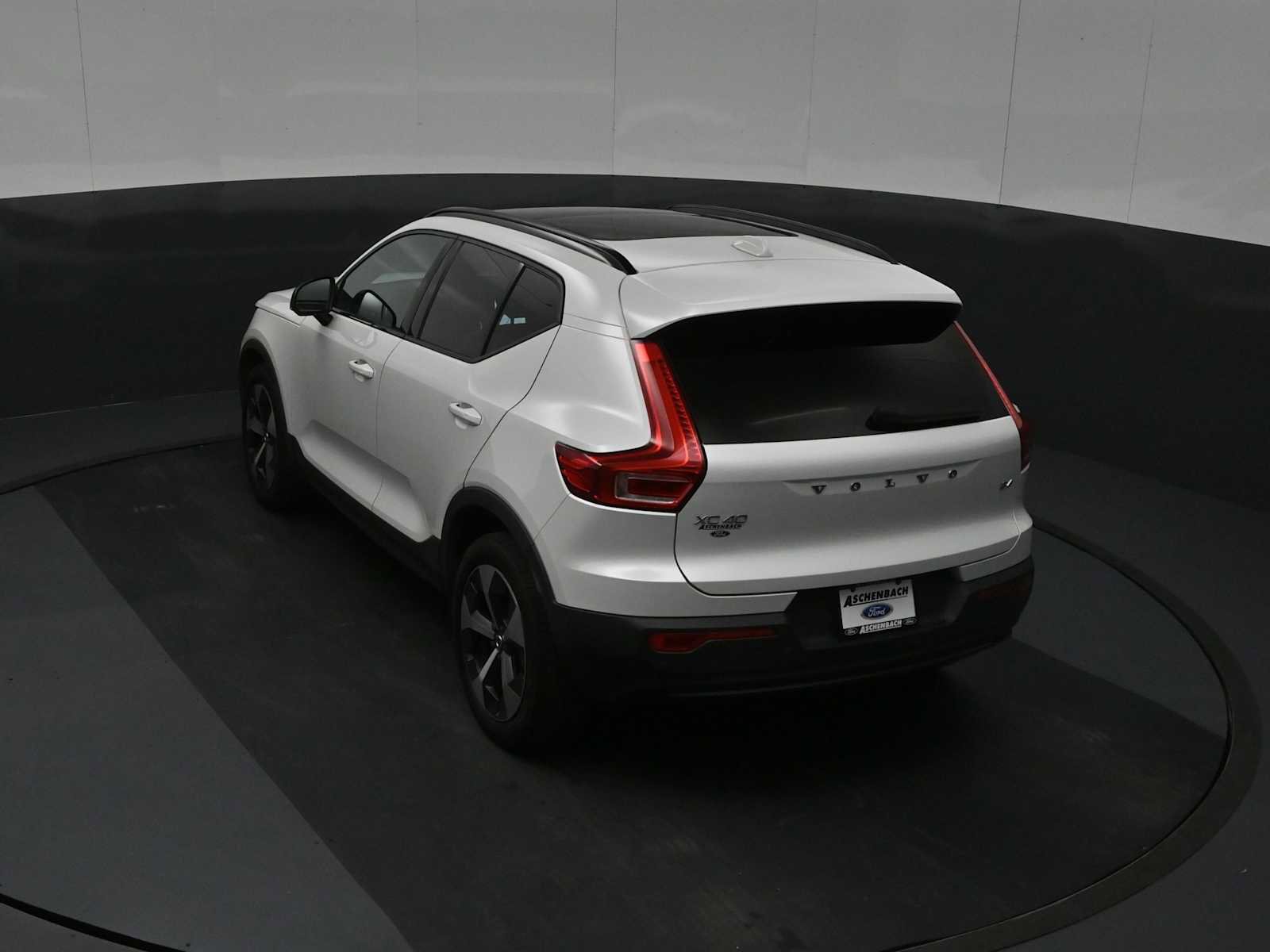 Used 2023 Volvo XC40 B4 Ultimate FWD image 23