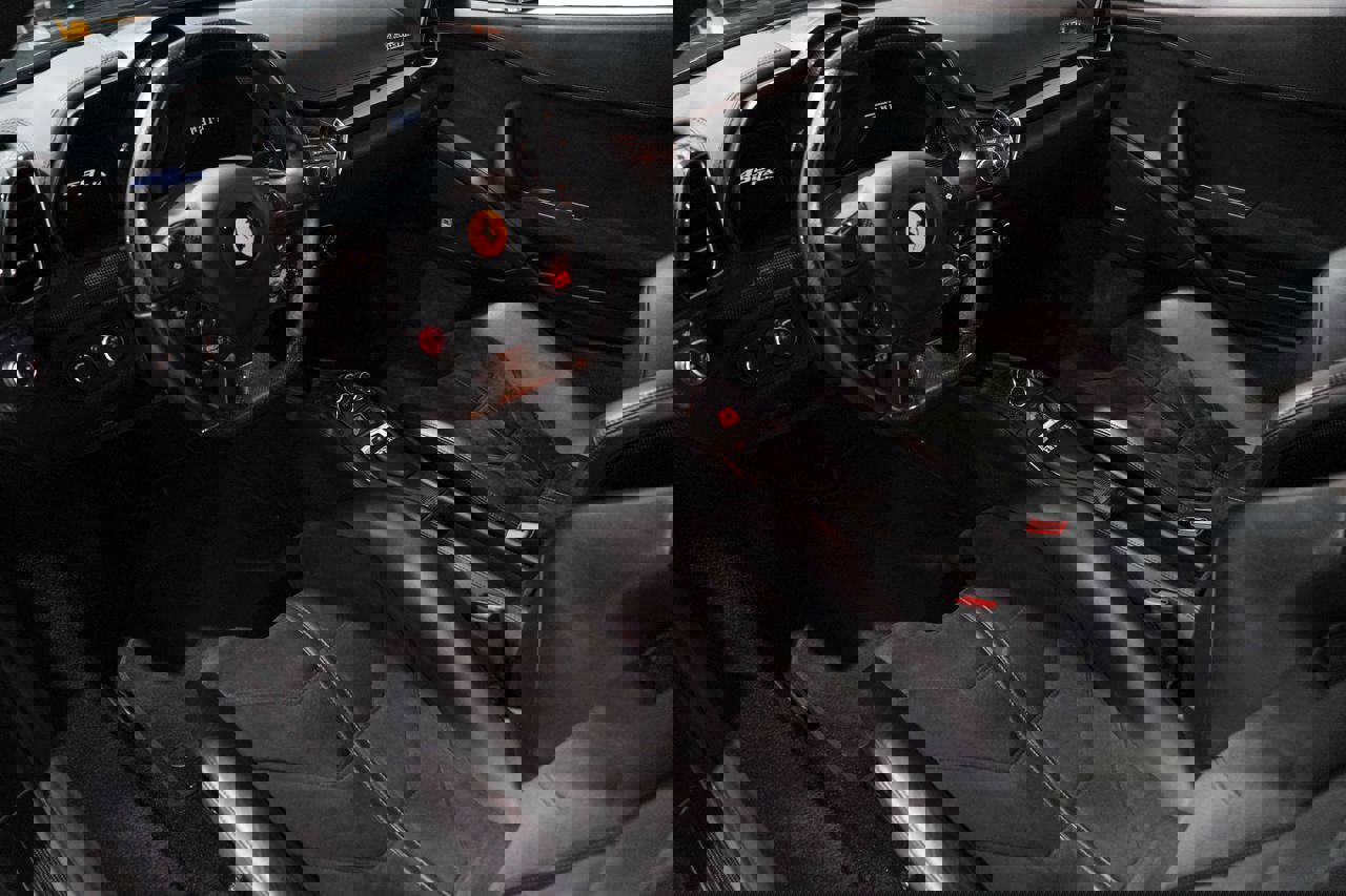 Used 2011 Ferrari 458 Italia Coupe image 2