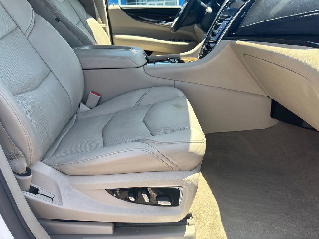 Used 2020 Cadillac Escalade Luxury RWD image 14